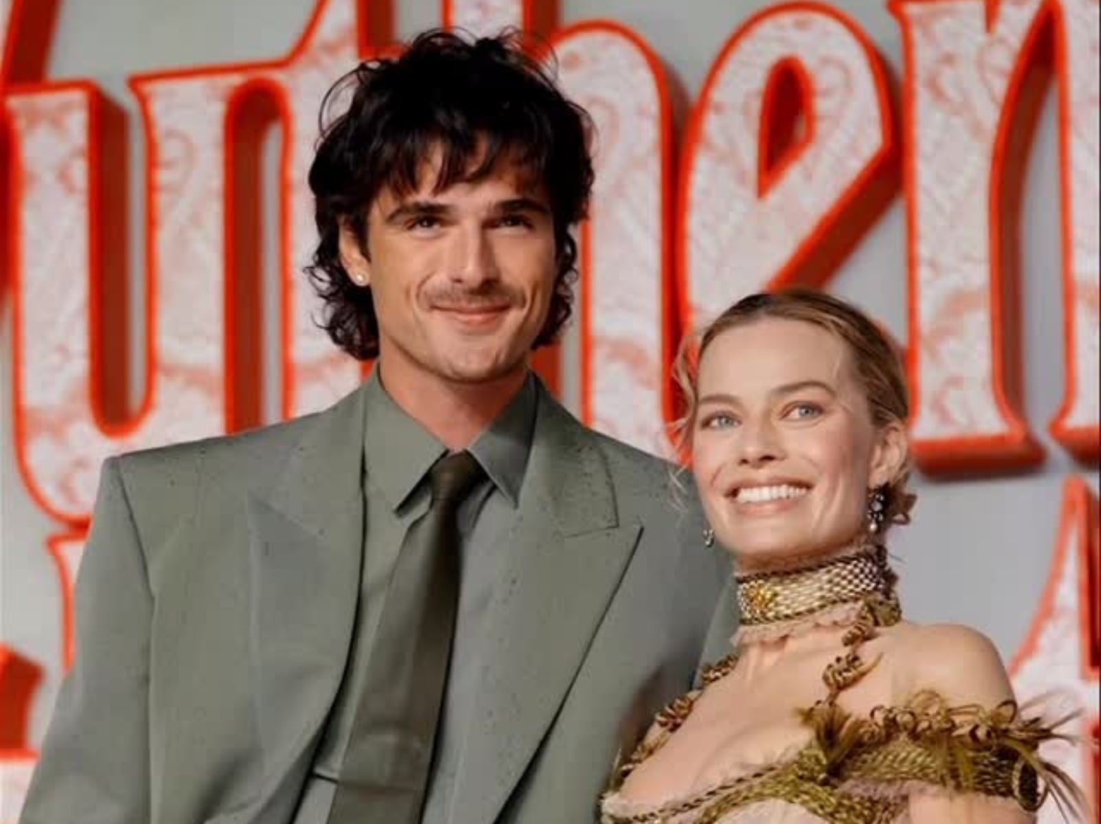 瑪格羅比 Margot Robbie《咆哮山莊》情人節檔期上映！與雅各艾洛迪激情對手戲搶先曝光！