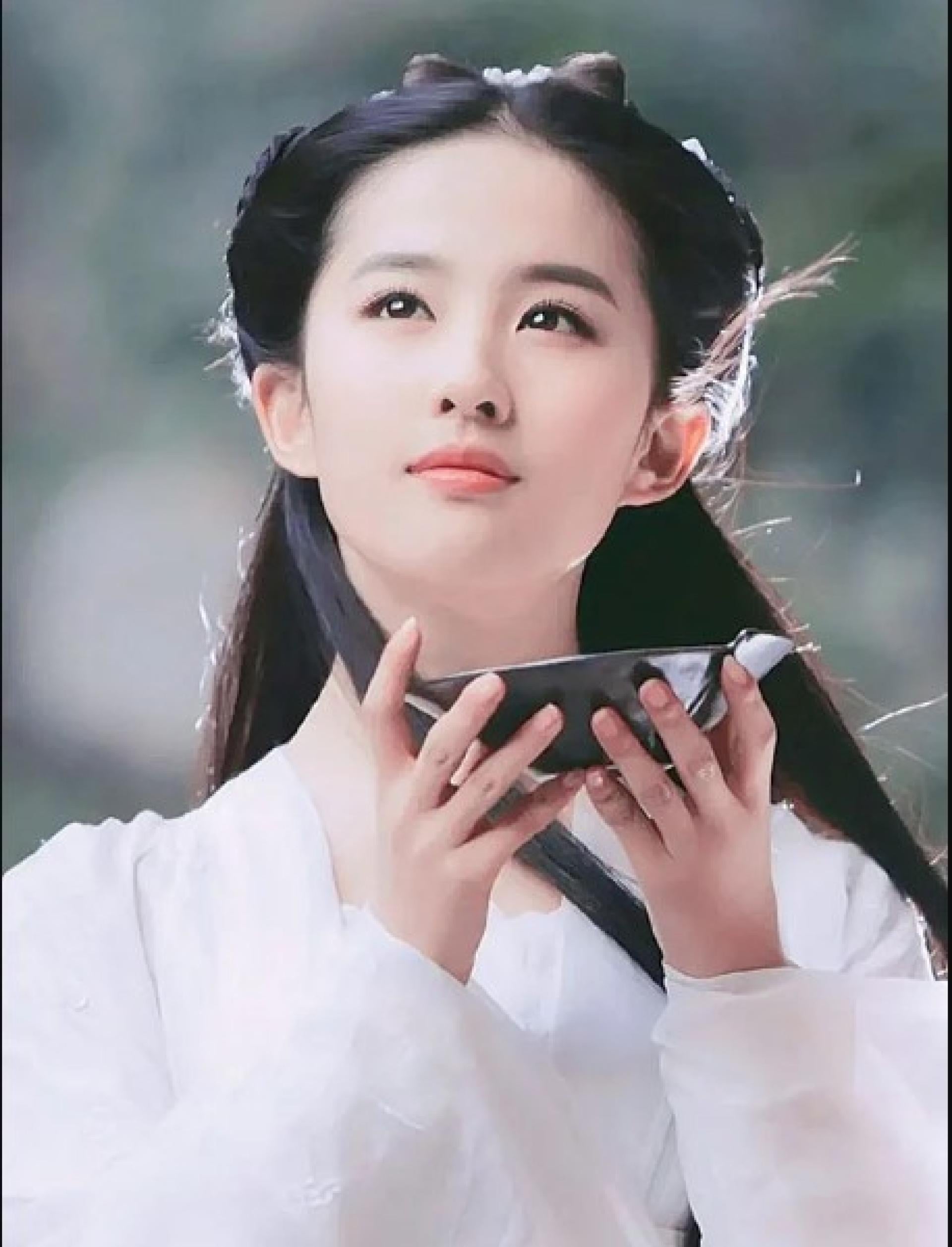 劉亦菲片酬高達 2 億拒絕降價！兩年零作品仍堅持：「只接非拍不可的戲！」