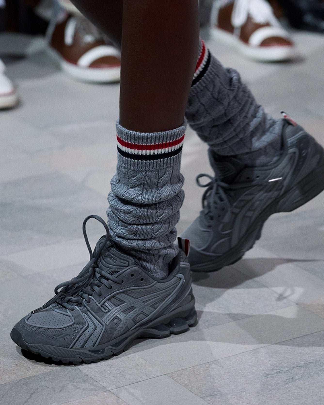Thom Browne x ASICS GEL-KAYANO 14 發售情報公開！正裝元素注入、灰黑白三色齊發帥翻！
