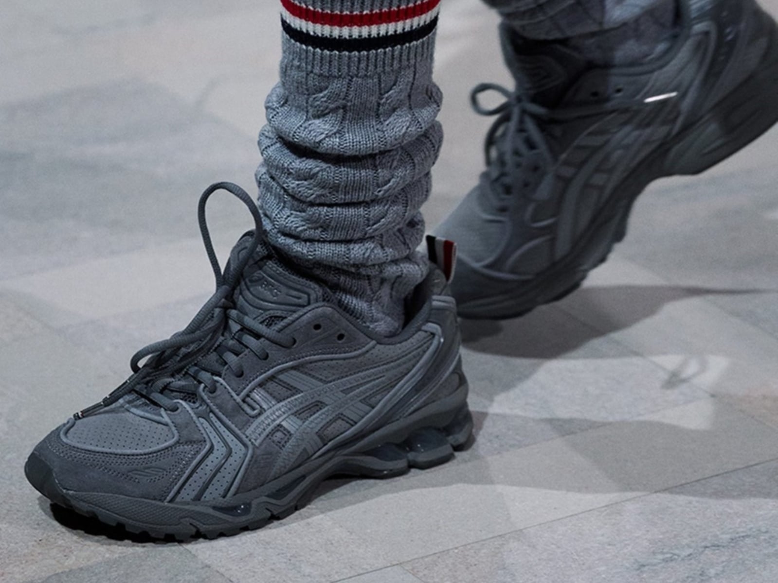Thom Browne x ASICS GEL-KAYANO 14 發售情報公開！正裝元素注入、灰黑白三色齊發帥翻！