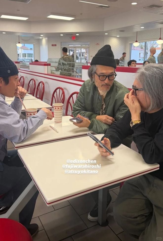 陳冠希、藤原浩、Steve Aoki 拉斯維加斯世紀同框！20 年後重聚曝光經典合照對比，網喊：「潮流教父永不老」！