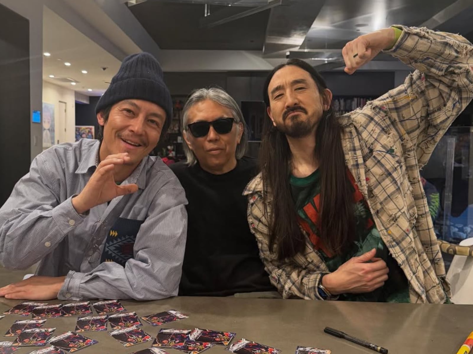 陳冠希、藤原浩、Steve Aoki 拉斯維加斯世紀同框！20 年後重聚曝光經典合照對比，網喊：「潮流教父永不老」！