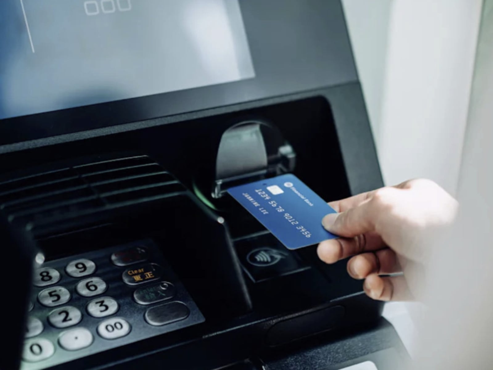 ATM 過年春節使用 5 大注意事項！避開尖峰、預先補登存摺⋯一次看！