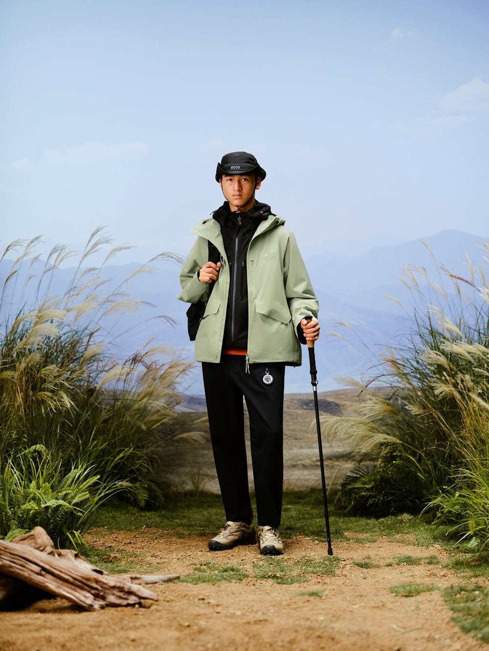 ECCO × White Mountaineering 聯名系列推春夏新作！低飽和色系串聯城市與戶外場景！