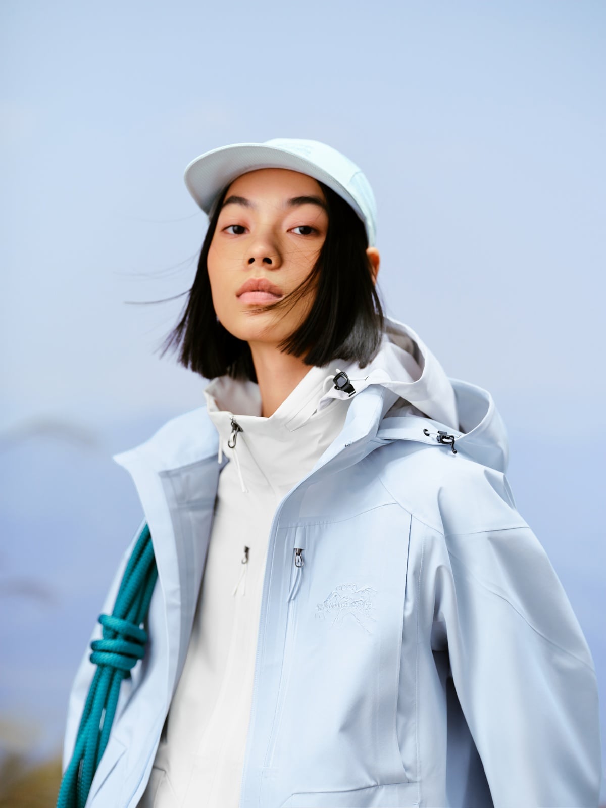 ECCO × White Mountaineering 聯名系列推春夏新作！低飽和色系串聯城市與戶外場景！