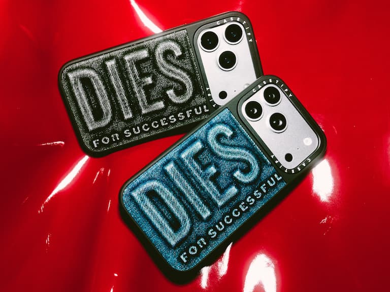 DIESEL × CASETiFY 聯名回歸！丹寧雲朵手機殼、水鑽支架⋯多款必備配件大公開！
