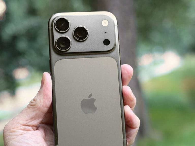 iPhone 18 Pro 衛星上網功能曝光！Apple C2 晶片支援沒收訊也能連網！