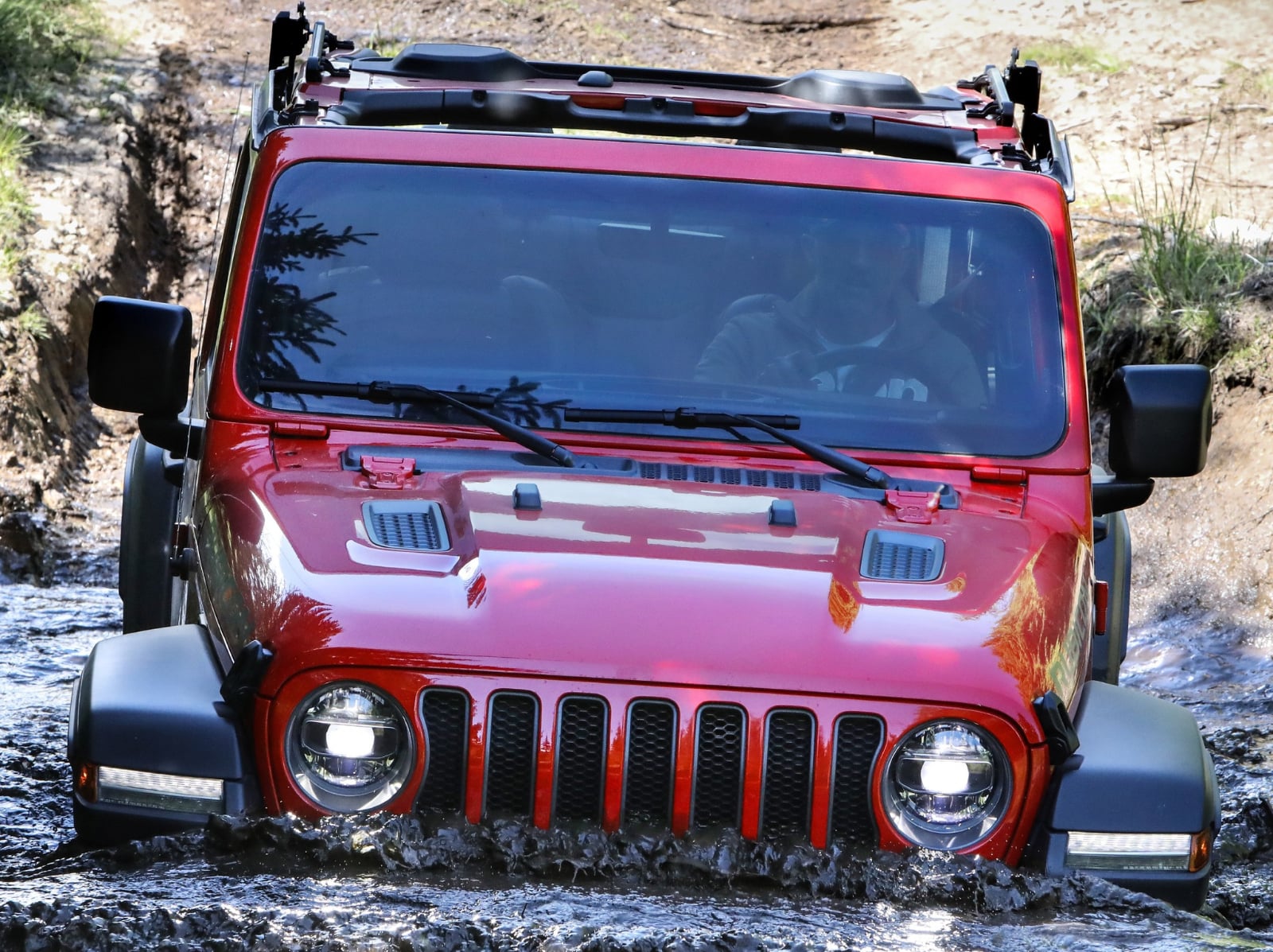 Jeep 睽違 15 年重返台灣！傳奇越野車 Wrangler 跌破 210 萬引熱議！