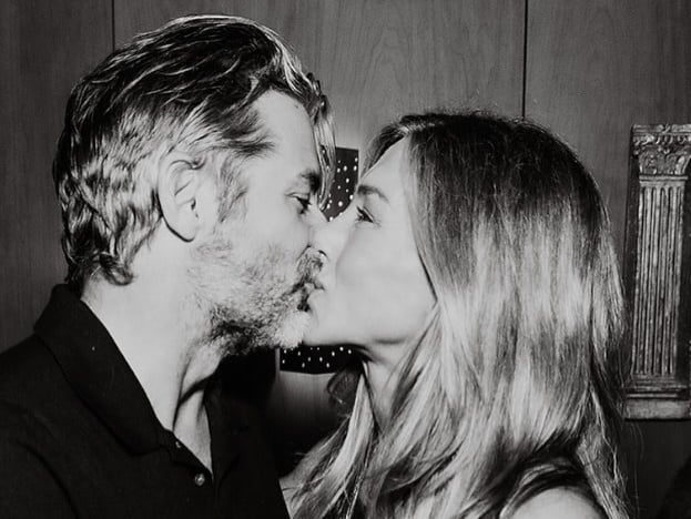 珍妮佛安妮斯頓 Jennifer Aniston 57 歲生日高調認愛！與男友遊艇熱吻畫面引熱議！