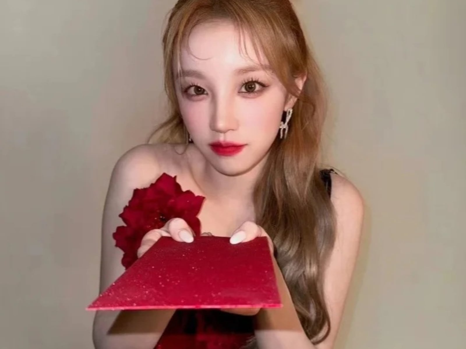 2026 紅包行情曝光！新鮮人包給父母、3 大禁忌一踩爆雷，網喊：「封口真的會財路不通！」