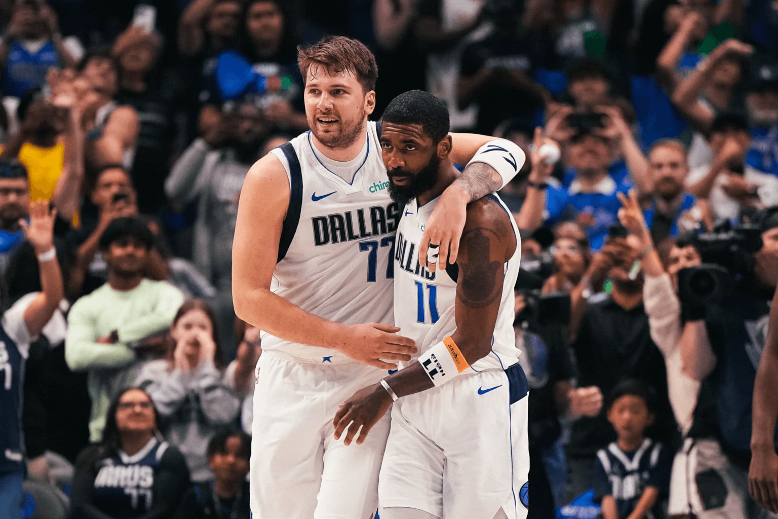 NBA／Kyrie Irving 現身全明星賽力挺東契奇 Luka Doncic！溫馨重聚畫面引熱議！