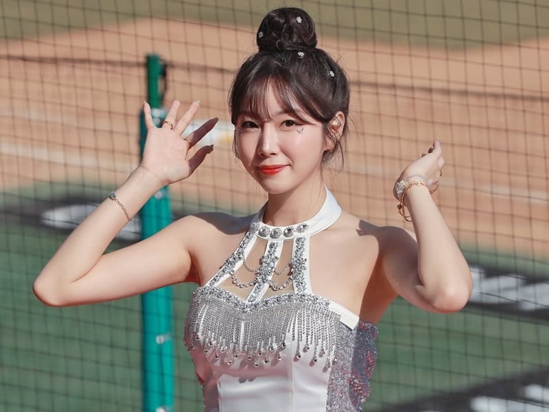 安芝儇泳裝辣照曝光！疑曝戀情對象是《換乘戀愛4》成百賢！？