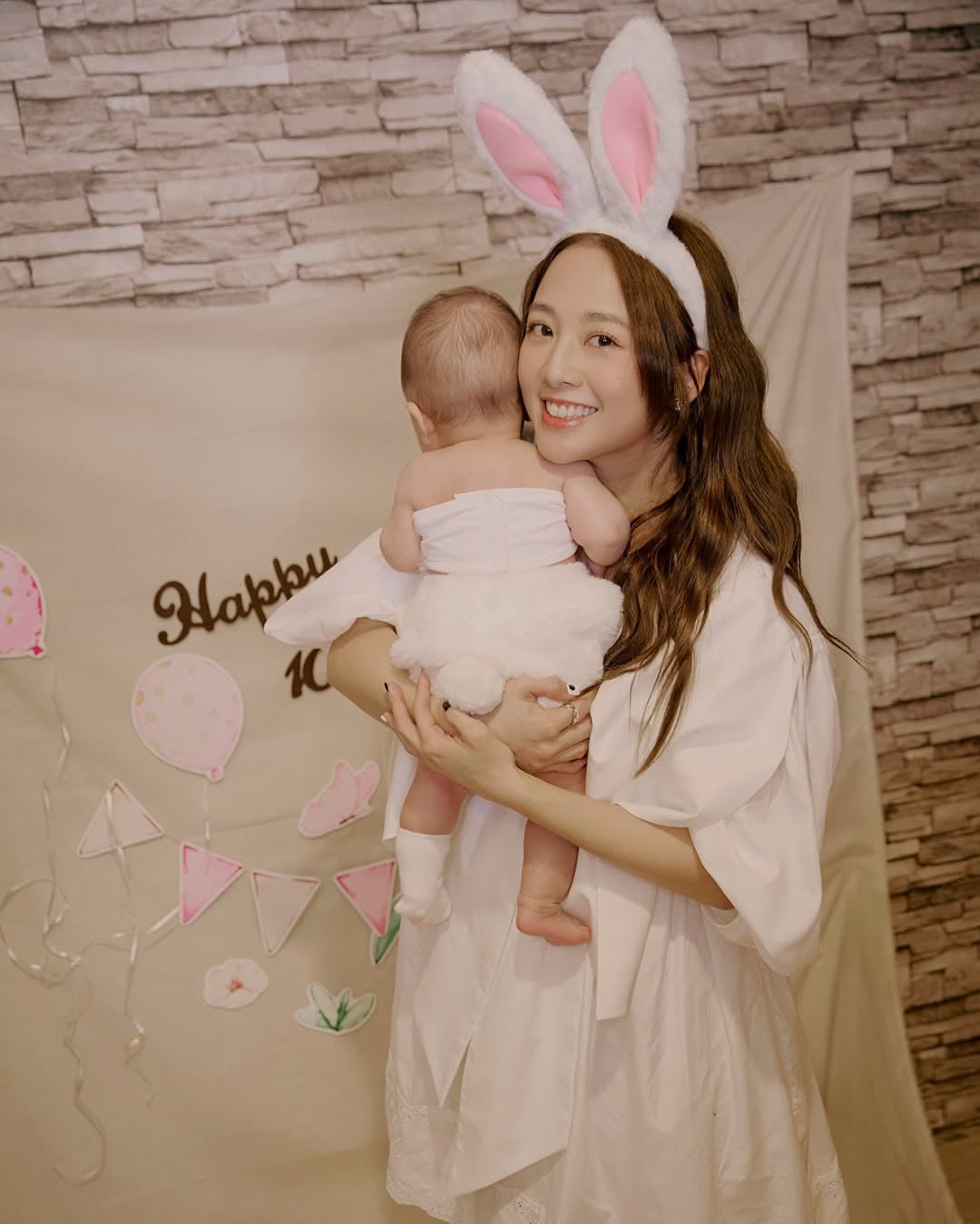 鬼鬼吳映潔春節曬出愛女拜年音檔，軟萌奶音曝光融化全網！