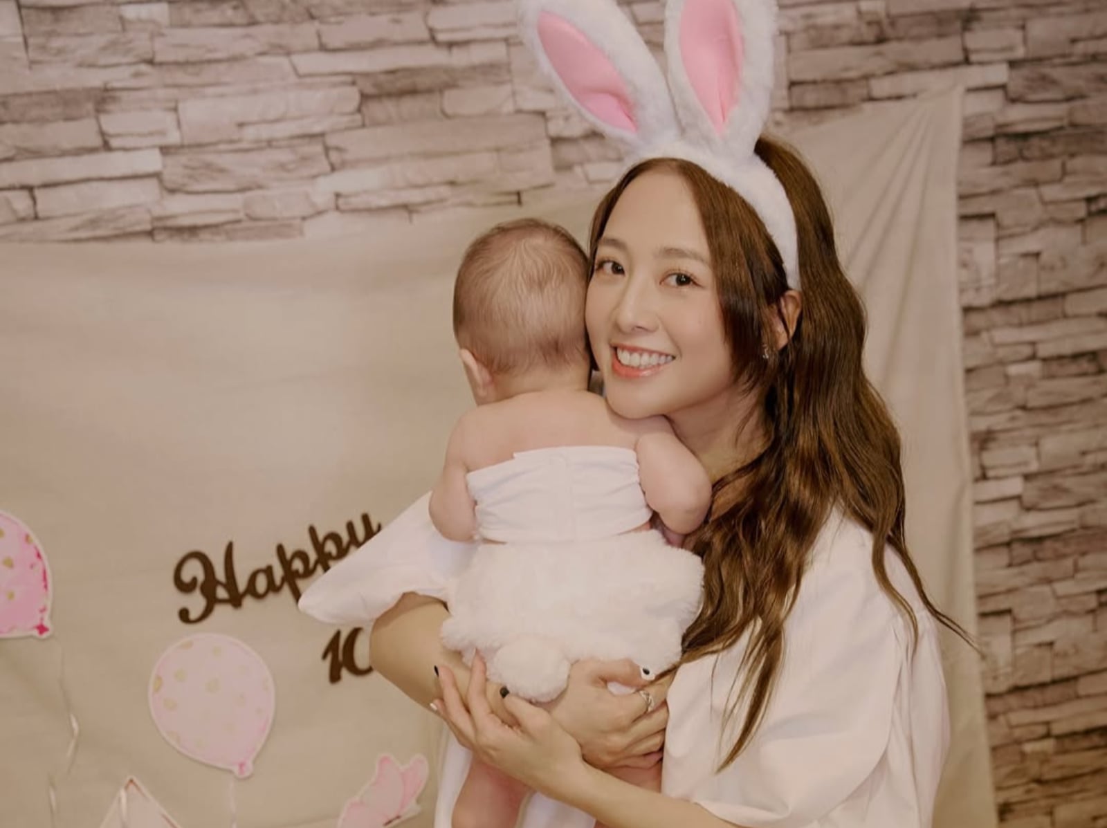 鬼鬼吳映潔春節曬出愛女拜年音檔，軟萌奶音曝光融化全網！