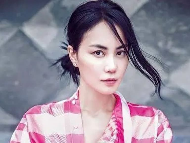 王菲春晚妝容、選曲掀兩極評價！水滴耳環遭虧像洗衣膠囊