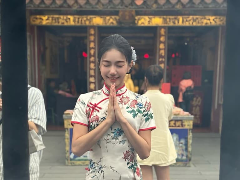 YTR 家寧 IG 曬新年旗袍美照,網酸:「欠錢也要過年?」