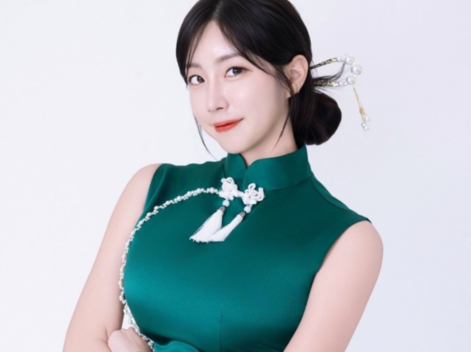 安芝儇被爆熱戀《換乘戀愛 4》成百賢！曬旗袍照拜年網心碎喊退追！