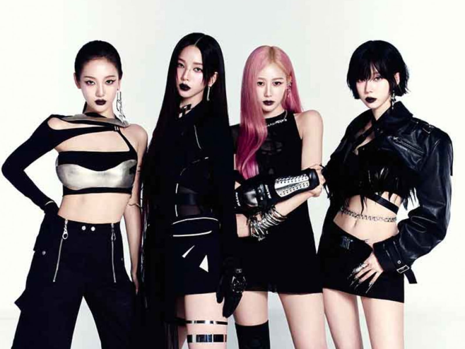 韓團編舞有夠抽象！EXO「抖褲管舞」、aespa「脖子落枕」⋯10 組舞步怪到讓粉絲匪夷所思！