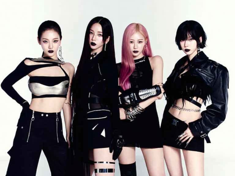 韓團編舞有夠抽象！EXO「抖褲管舞」、aespa「脖子落枕」⋯10 組舞步怪到讓粉絲匪夷所思！