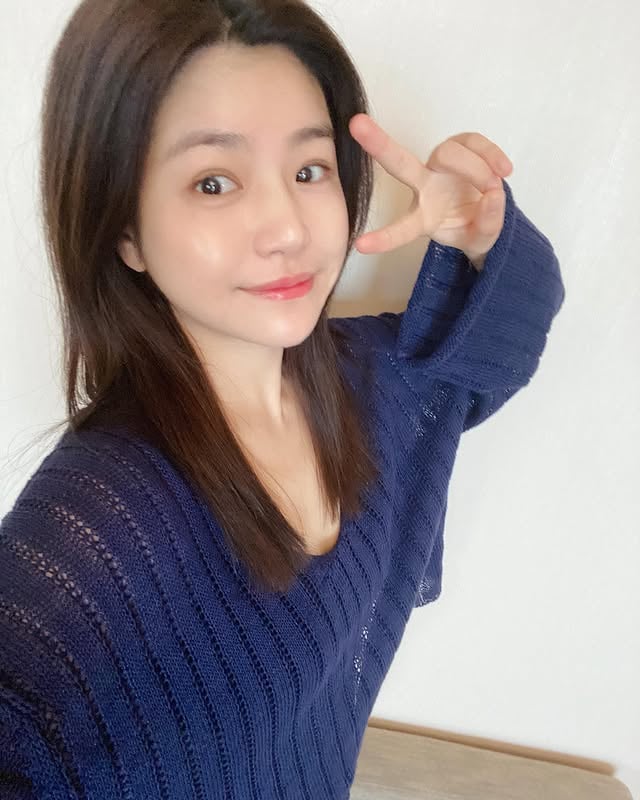 陳妍希 IG 曝素顏回台灣過年美照！42 歲依舊少女引網驚：「根本女高中生！」