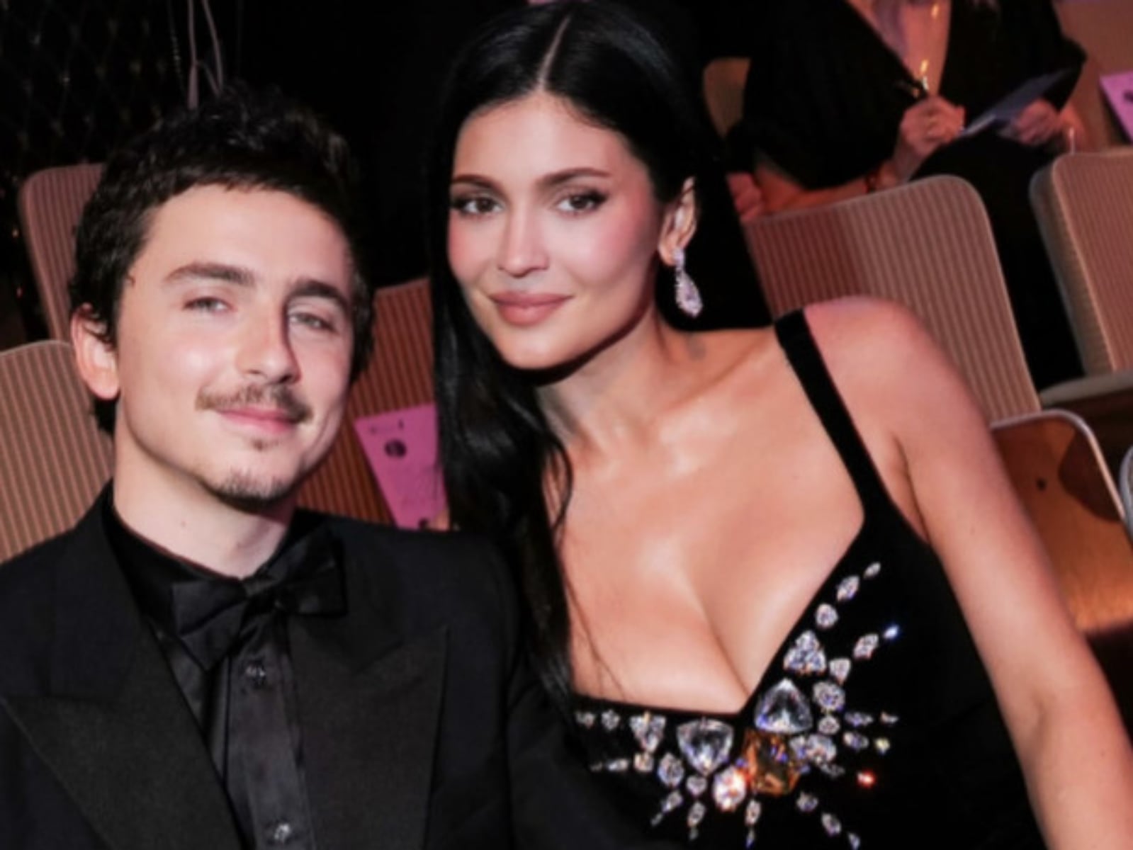 2026 BAFTA／凱莉珍娜 Kylie Jenner 現身力挺男友「甜茶」提摩西夏勒梅！同框畫面引網讚：「太甜了！」