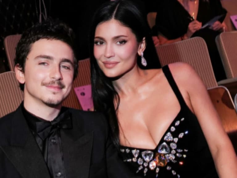 2026 BAFTA/凱莉珍娜 Kylie Jenner 現身力挺男友「甜茶」提摩西夏勒梅!同框畫面引網讚:「太甜了!」