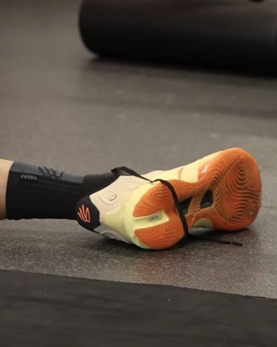 Stephen Curry 下一站安踏？訓練上腳 ANTA 球鞋竟印有 Curry Brand 標誌！