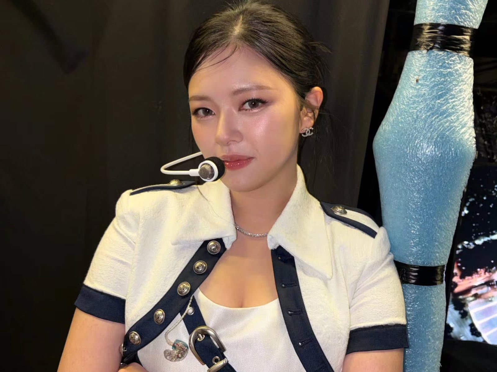 TWICE 定延演唱會遭黑粉舉牌嘲諷身材！粉絲怒轟主辦單位失職：「尊重呢？」