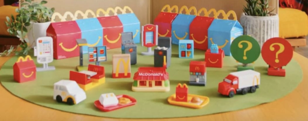 日本麥當勞迷你玩具全 18 種登場!超萌縮小版薯條機、卡車瘋搶!