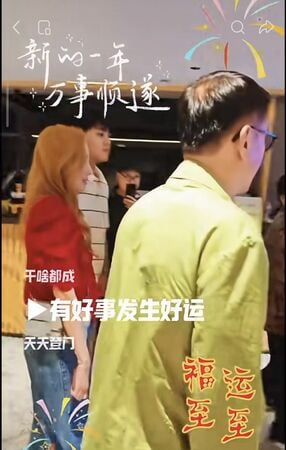 李嘉欣 15 歲兒子身高直逼 190 公分!網友心動:「帥哥逆襲!」