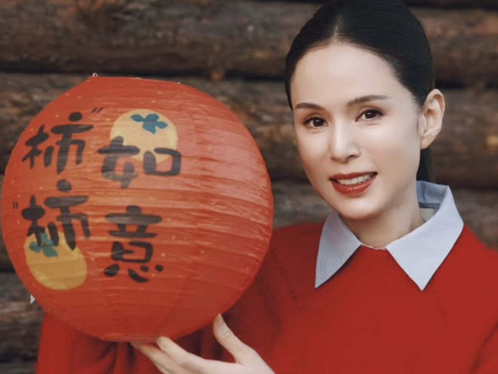 李若彤新年拍賀歲影片！人形抱枕太扁被誤認紙紮人偶！