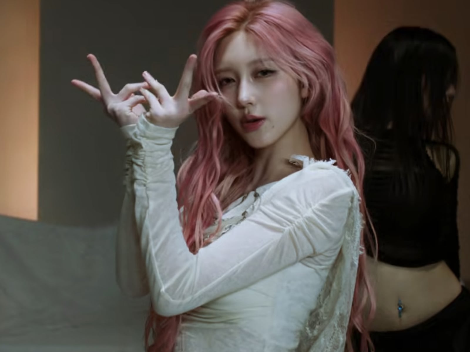 IVE 第二張專輯《REVIVE＋》回歸！秋天 solo 曲〈Odd〉舞蹈影片公開成焦點！