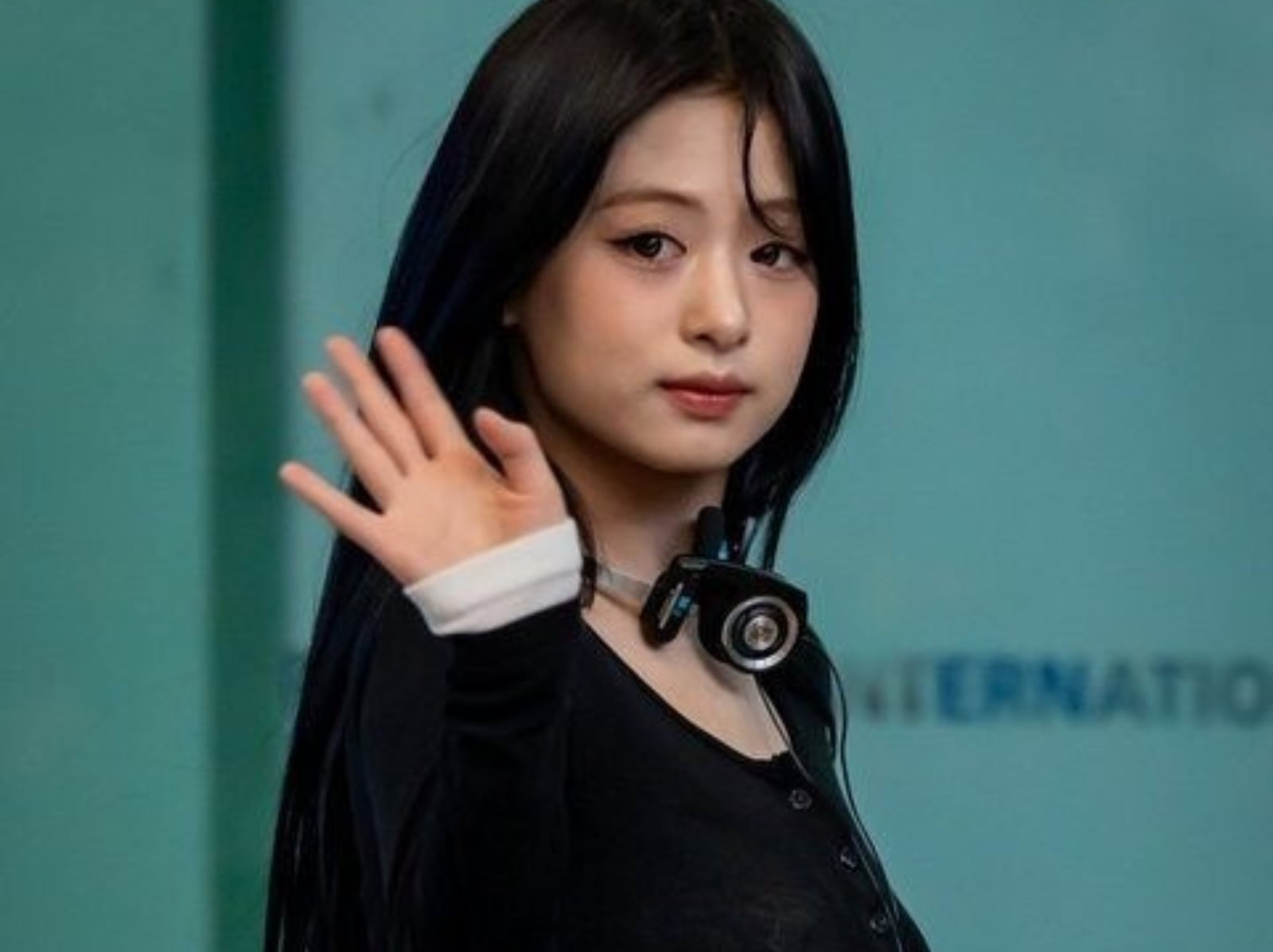 BABYMONSTER Ahyeon 鄭雅譞身高 163 上圍身材引熱議！4 招小胸視覺豐滿穿搭技巧一次看！