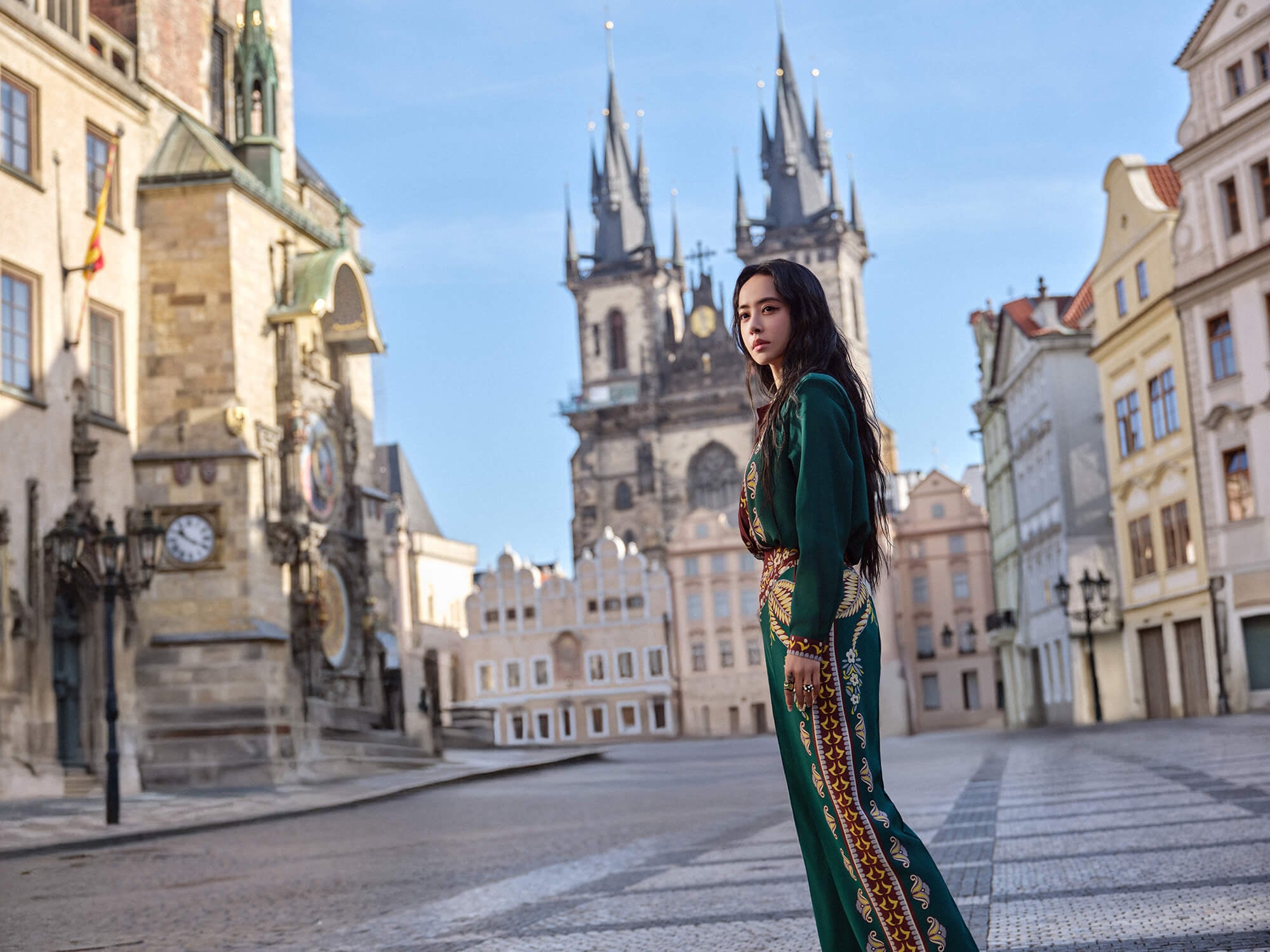 蔡依林〈布拉格廣場〉23 年後全新 MV 曝光！攜手星宇航空穿機長制服畫面太震撼！