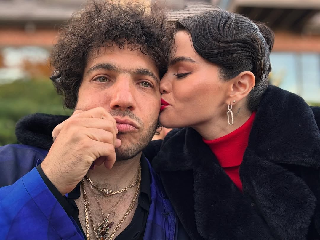 賽琳娜 Selena Gomez 老公班尼布蘭柯 Benny Blanco 衛生習慣超差！粉絲怒批：「快離婚！」