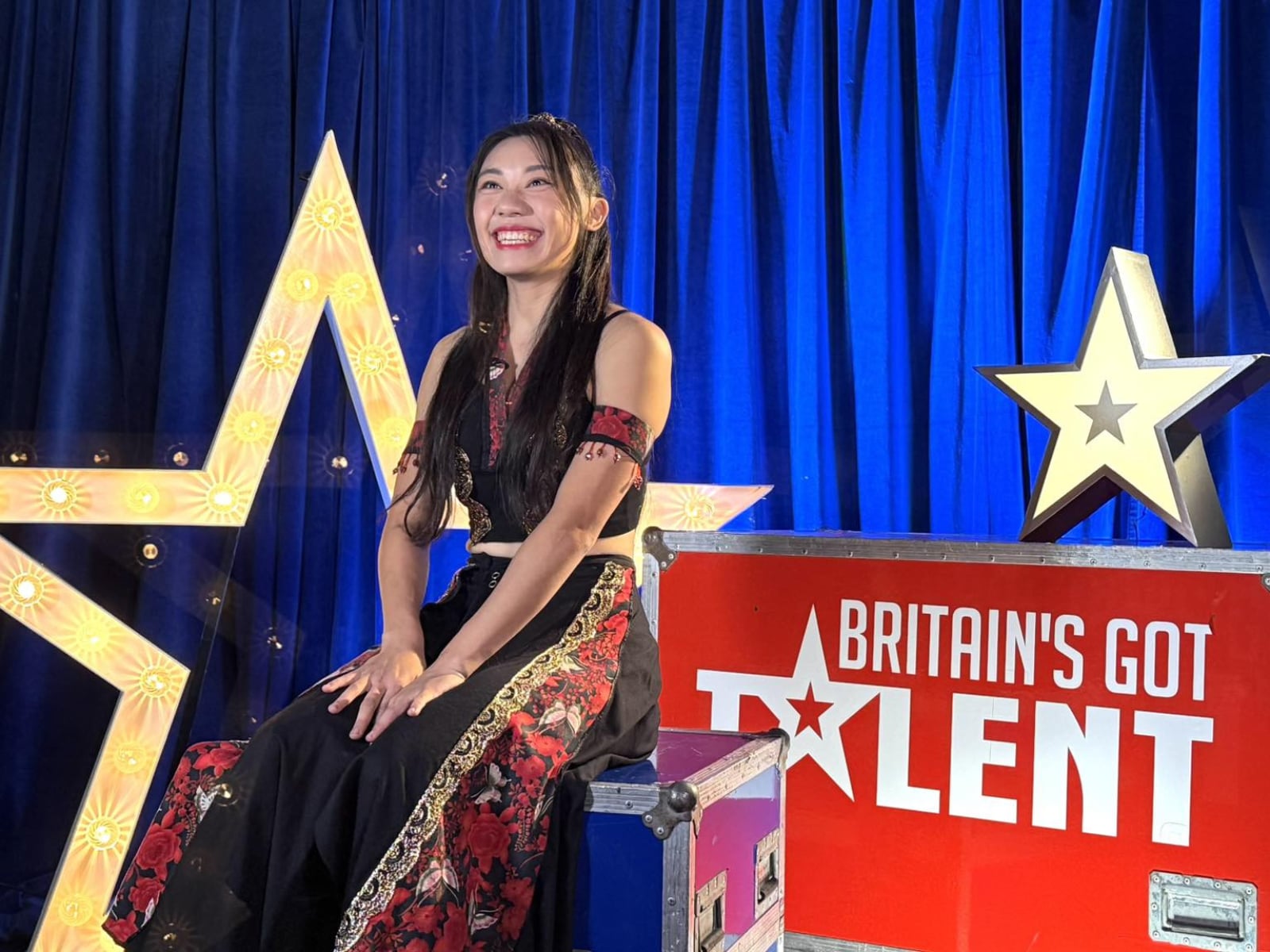 台灣女孩楊立微《英國達人秀》封神！「赤足火舞特技」震撼演出紅遍全球！