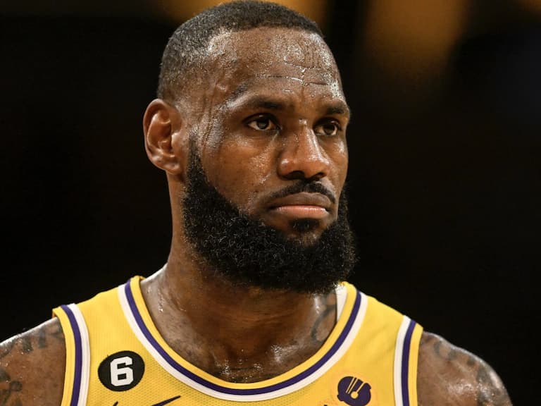 NBA/詹皇關鍵補籃也無用!湖人遭太陽三分球準絕殺苦吞 3 連敗!