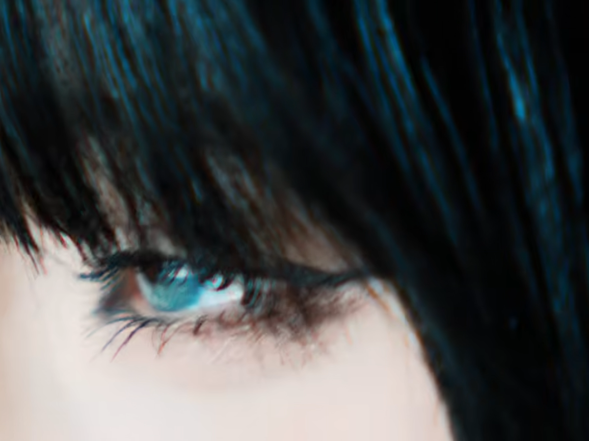 Ado 首度真人亮相！〈Vivarium〉實拍MV公開 網友驚呼：「美到目不轉睛」