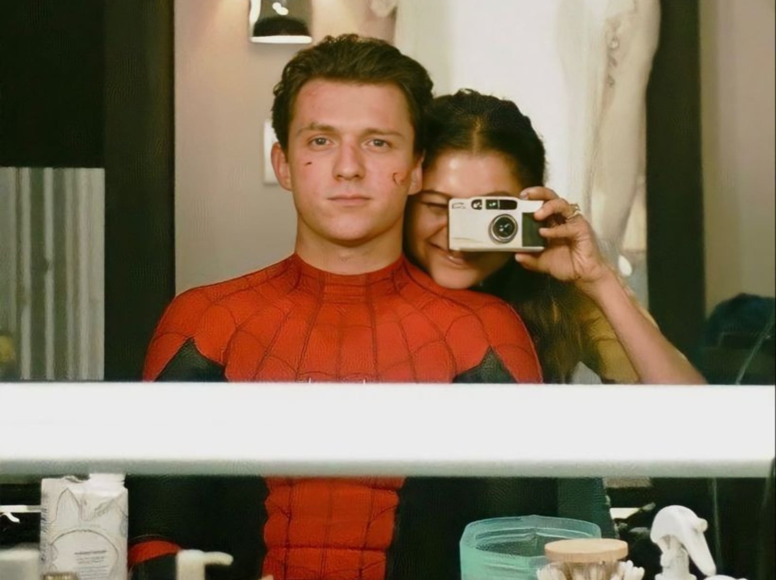 《蜘蛛人》湯姆霍蘭德 Tom Holland、千黛亞 Zendaya 結婚了？造型師證實：「你們都錯過了」