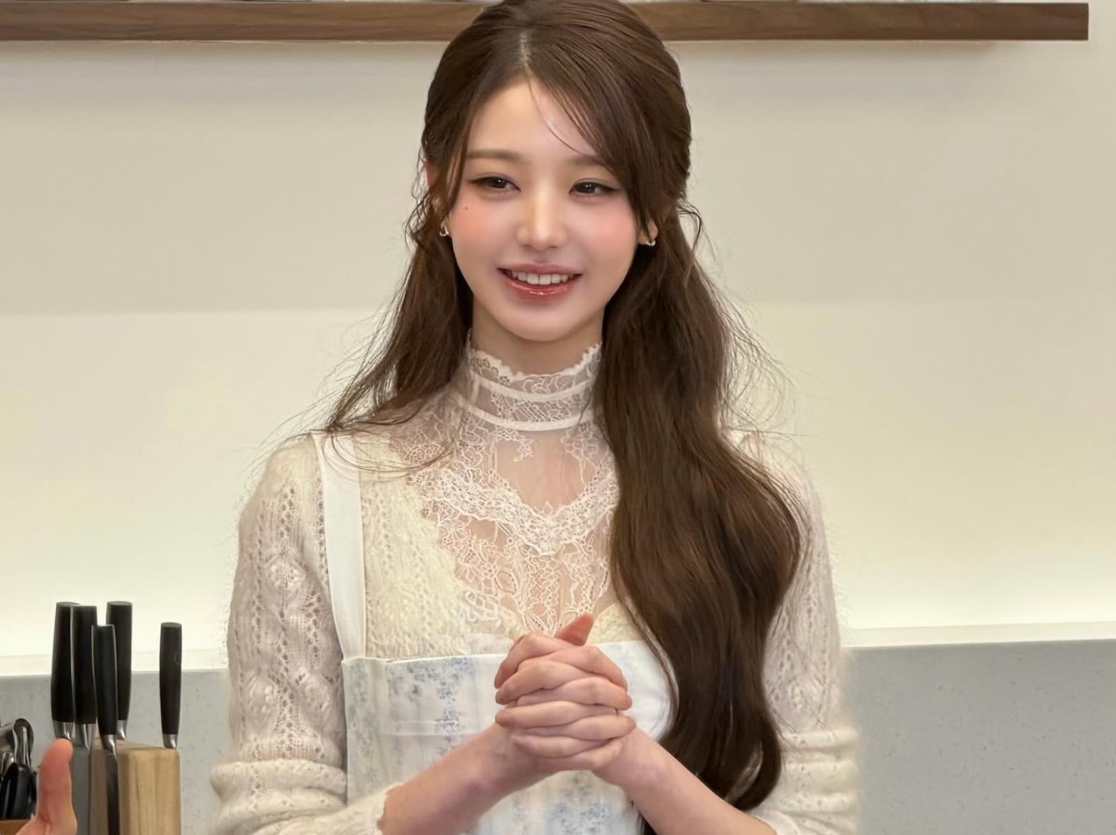 張員瑛登《黑白大廚》安成宰節目撞臉趙露思！同款妝容單品 300 元內就能入手！