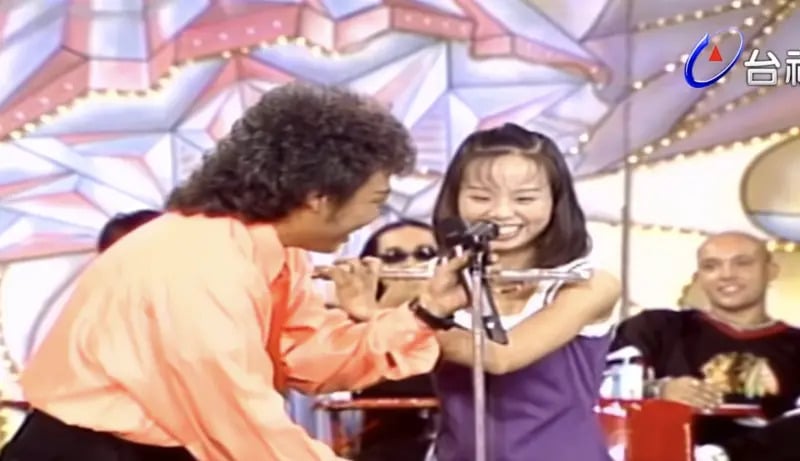 孫淑媚 15 歲登《龍兄虎弟》青澀模樣曝光！犀利喊話前輩「節哀順變」笑翻全場！