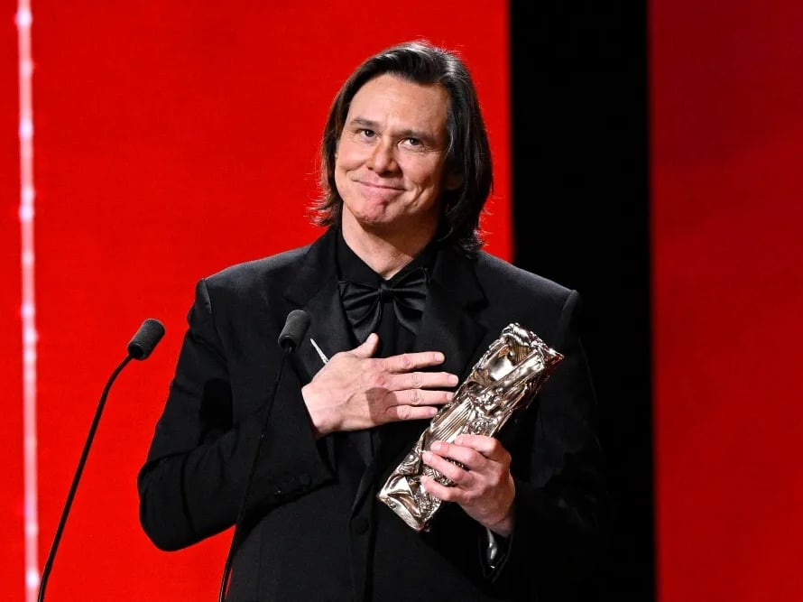 金凱瑞 Jim Carrey 消失還活著嗎近況爭議持續！眼球變色、左撇子變右撇子⋯5 大可疑線索全解析！