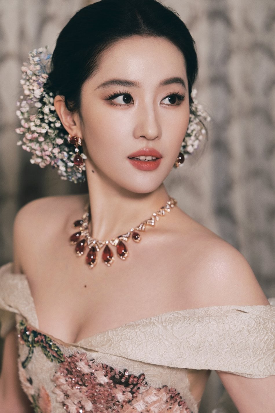 趙露思近況曝光!傳擠掉劉亦菲,和劉宇寧合作演出《宴三合》!