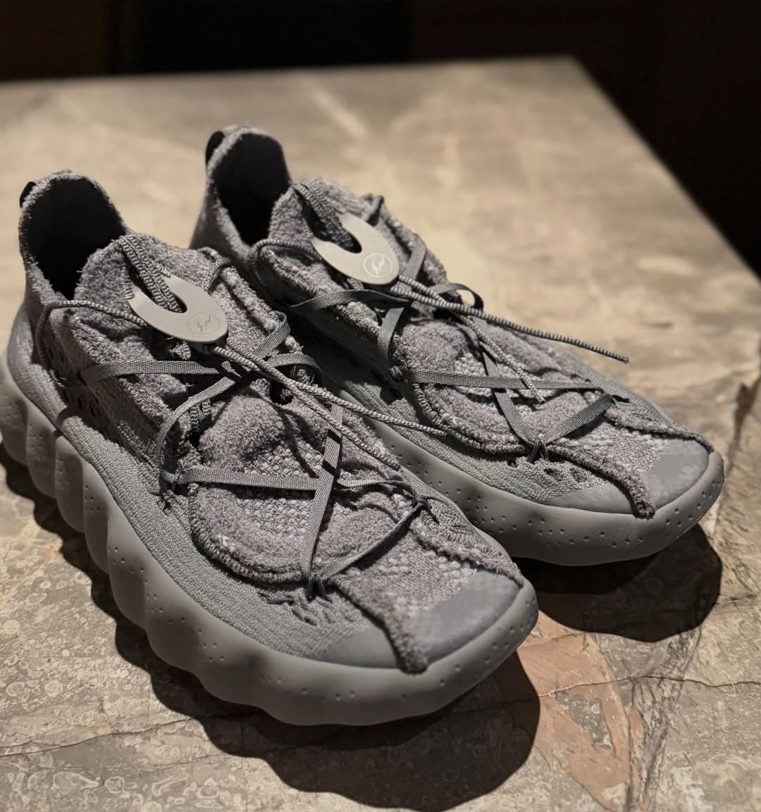 藤原浩繼續放大招!Nike Air Liquid Max 全黑閃電聯名曝光,液態氣墊科技將引爆潮流圈?