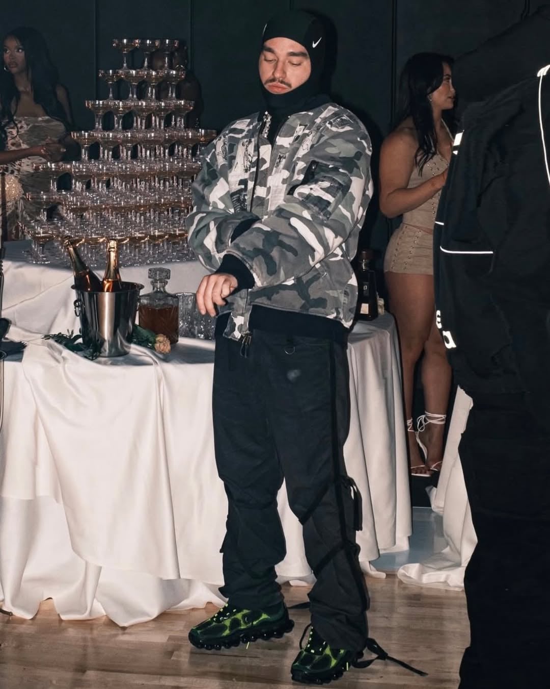 藤原浩繼續放大招!Nike Air Liquid Max 全黑閃電聯名曝光,液態氣墊科技將引爆潮流圈?