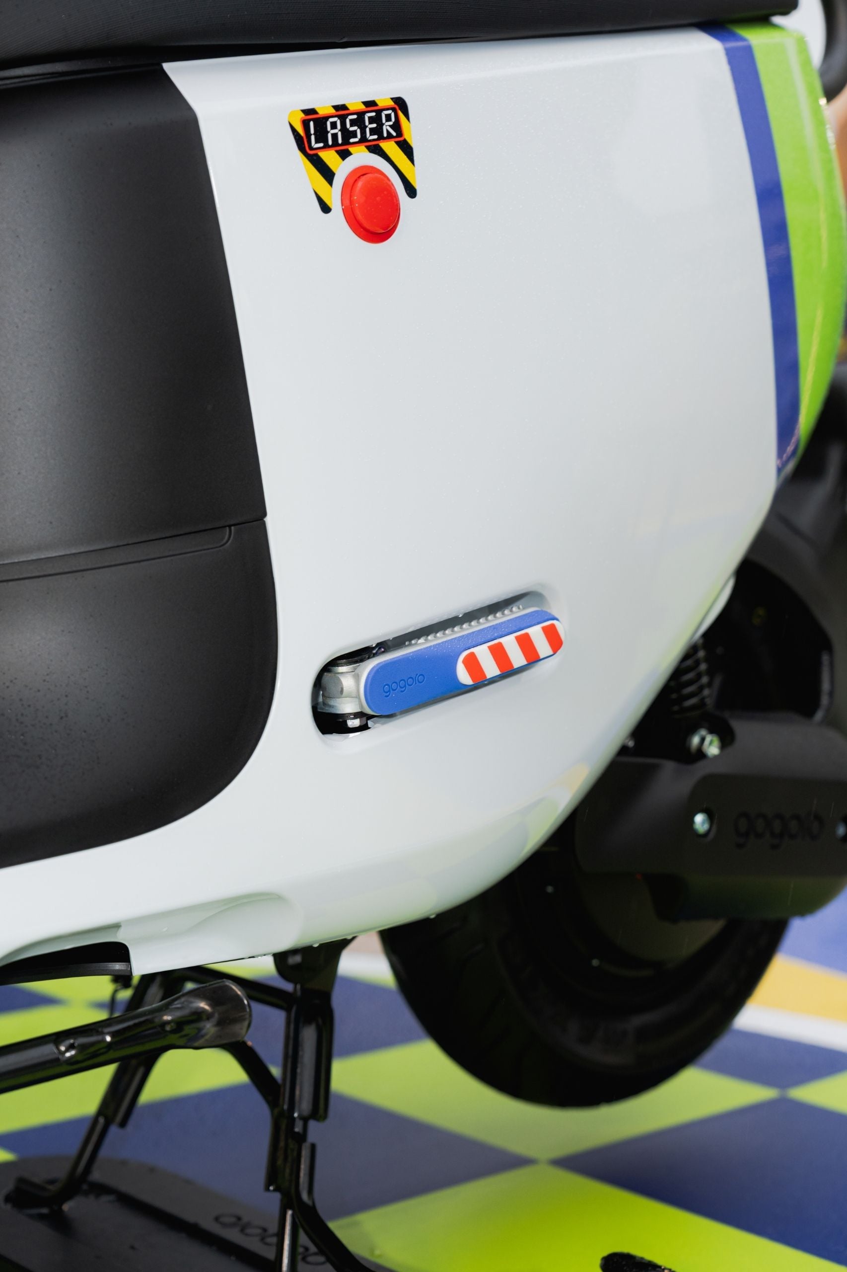 誰說長大就不能玩玩具?J編盤點 5 件讓荷包自動排隊的「硬核神物」,這波跨界聯名回憶殺真的太狠了!