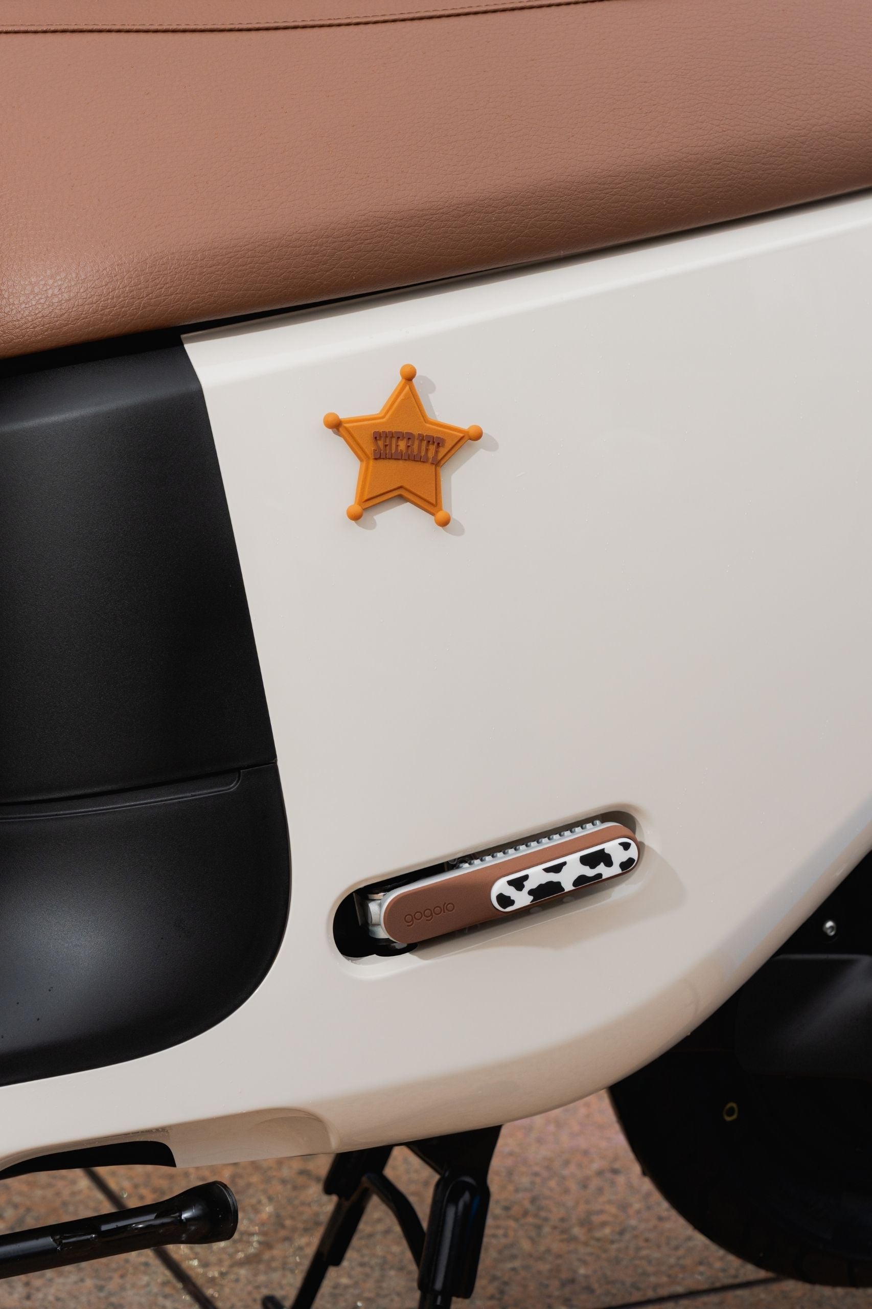 誰說長大就不能玩玩具?J編盤點 5 件讓荷包自動排隊的「硬核神物」,這波跨界聯名回憶殺真的太狠了!