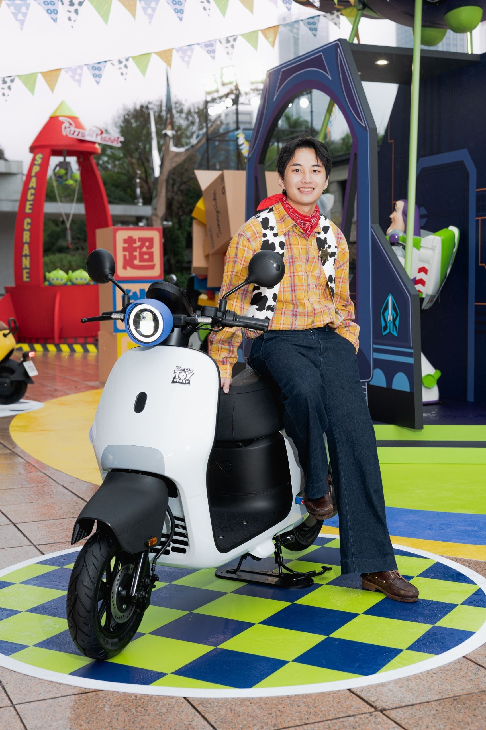 誰說長大就不能玩玩具?J編盤點 5 件讓荷包自動排隊的「硬核神物」,這波跨界聯名回憶殺真的太狠了!