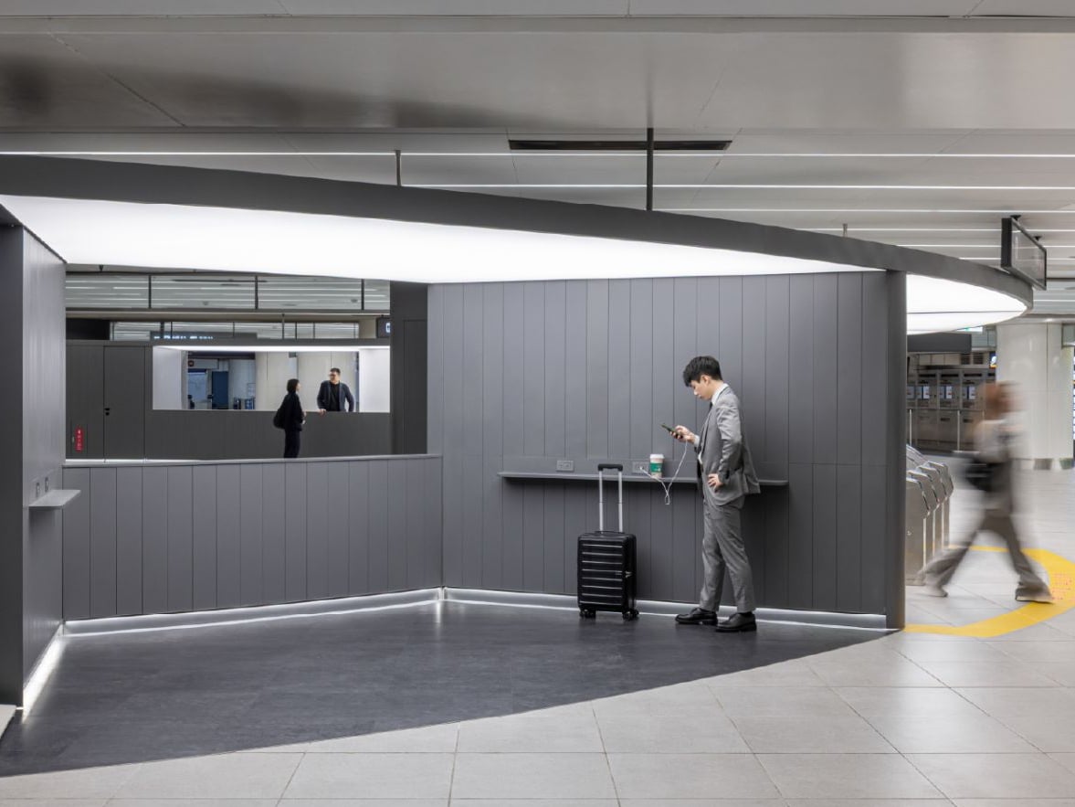 台北車站 B3 層改造全新登場！圓弧服務盒、極簡明亮空間串連捷運、高鐵、台鐵⋯一次看！【設計・潮】