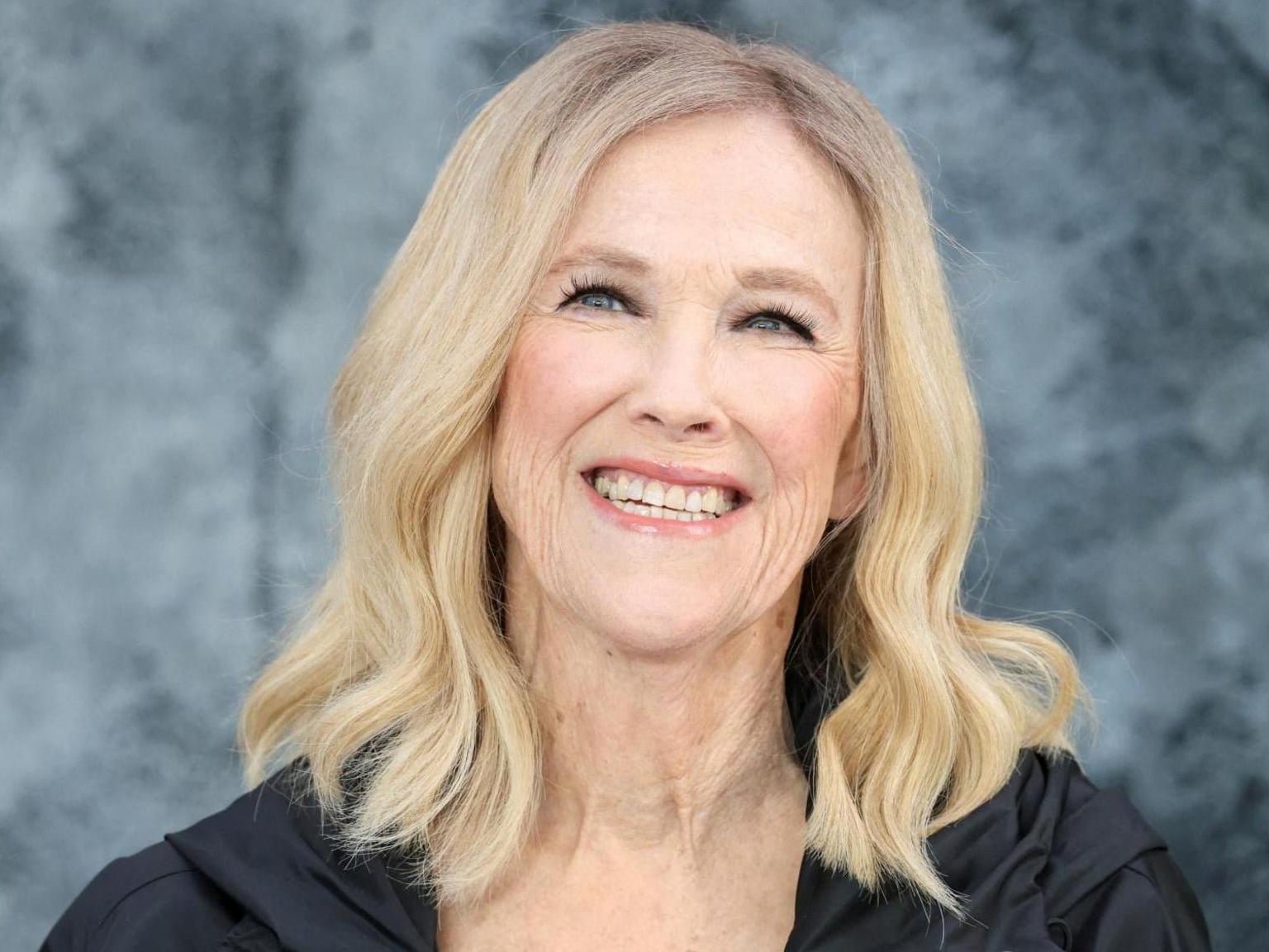 《小鬼當家》凱薩琳奧哈拉辭世！奪美國演員工會獎，塞斯羅根忍淚代領致詞逼哭全場！